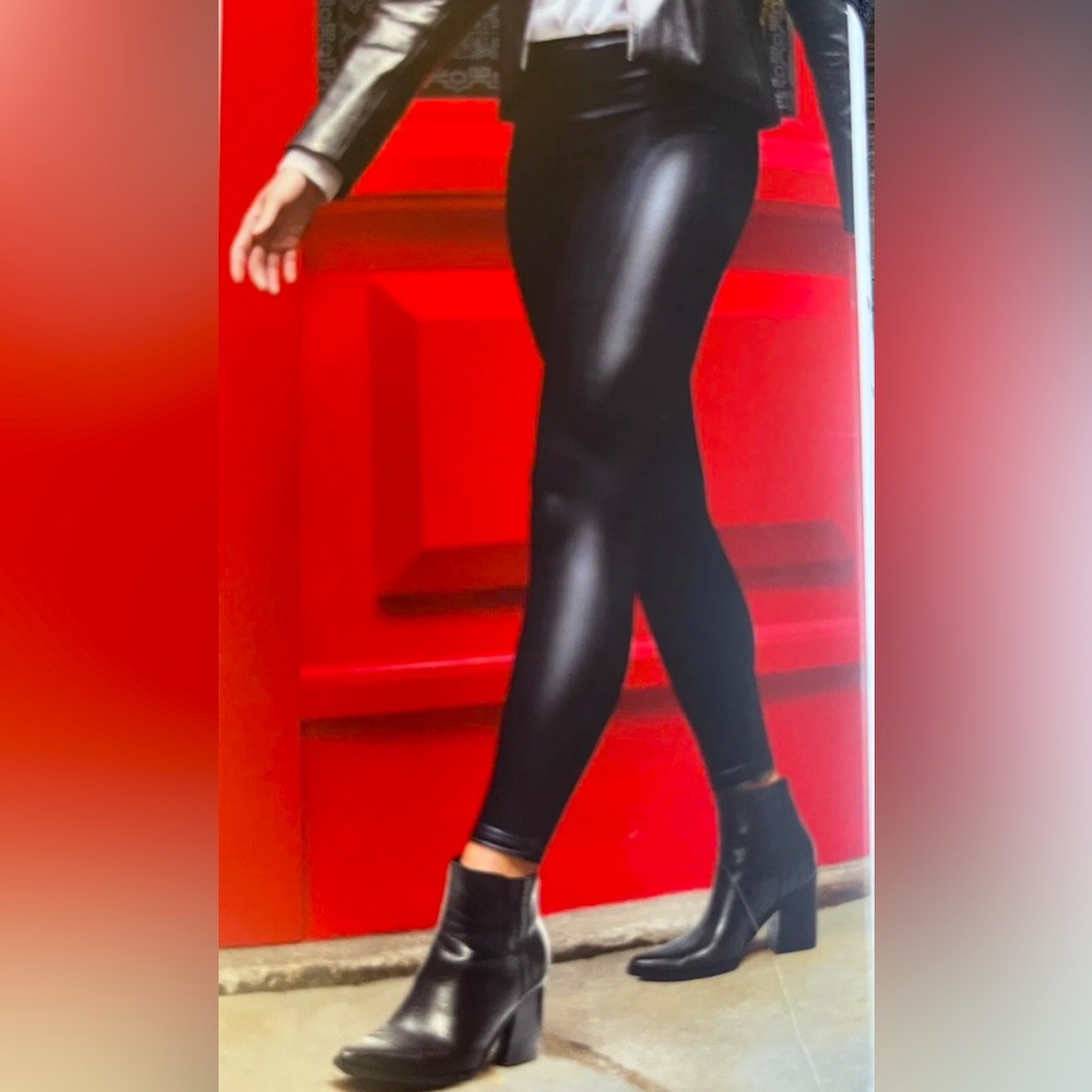 Ladies' Faux Leather Legging.